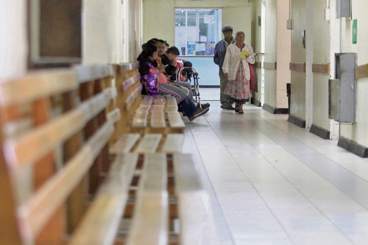 Vacía luce la consulta externa del Hospital Roosevelt. (Foto Prensa Libre: Edwin Bercián)