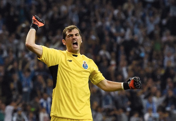 Iker Casillas festejó a todo pulmón el triunfo de su equipo ante el Chelsea. (Foto Prensa Libre: AFP)