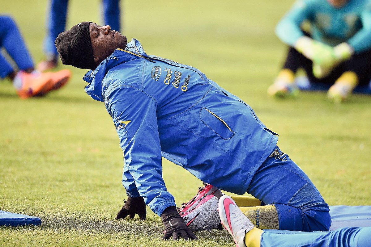 Jaime Ayoví se convirtió en el quinto jugador que quedó fuera por lesión de la selección de Ecuador. (Foto Prensa Libre: AFP)