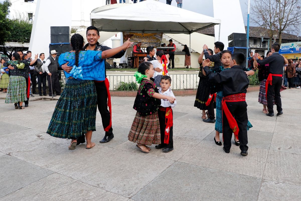 Al evento asistieron decenas de niños y jóvenes quienes disfrutaron de las melodías del instrumento musical a cargo de Teclados Ordoñez. (Foto Prensa Libre: Eduardo Sam)