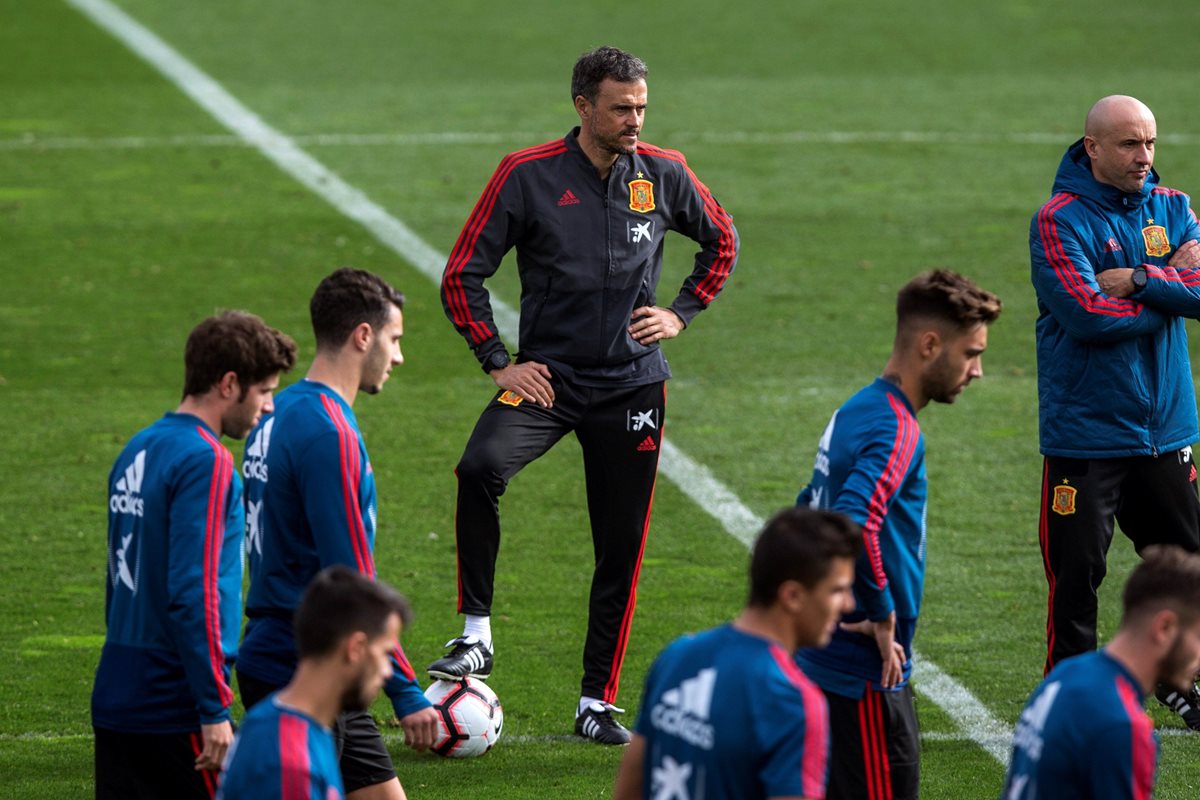 España deberá esperar el resultado del juego entre Inglaterra y Croacia, para conocer su futuro. (Foto Prensa Libre: EFE)