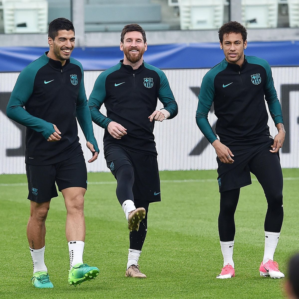 Luis Suárez, Leo Messi y Neymar los tres jugadores más emblemáticos del Barcelona que buscarán aportar su juego ofensivo frente a la Juventus. (Foto Prensa Libre: AFP)