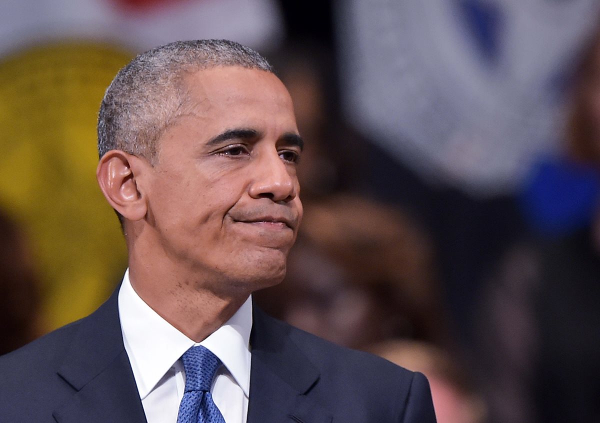 El presidente de EE. UU., Barack Obama, pronuncia su discurso en el homenaje a los policías asesinados en Dallas. (Foto Prensa Libre: AFP).