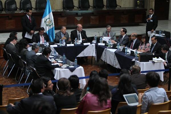 Los 14 comisionados de la postuladora para  fiscal general y jefe del Ministerio Público aprobaron anoche la tabla de gradación.