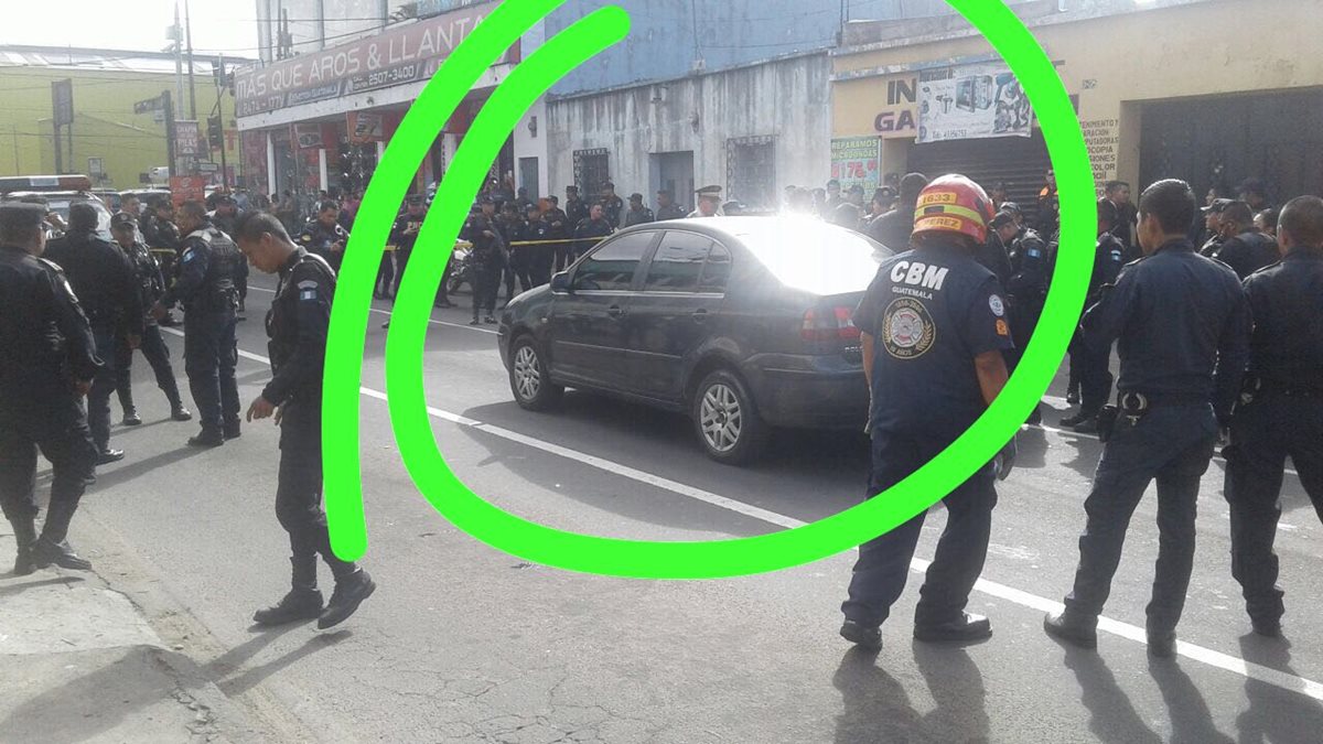 En la colonia Roosevelt, zona 12, han capturado a cuatro personas y detenido un automóvil.