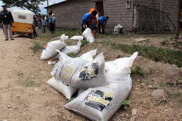 Entrega de fertilizantes en San Pedro Pinula, Jalapa. (Foto Prensa Libre: Archivo)