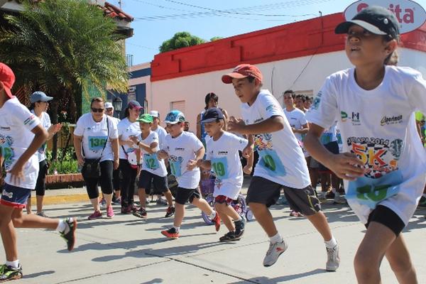 Niños y adultos participaron en el evento, que se llevó a cabo este domingo.<br _mce_bogus="1"/>