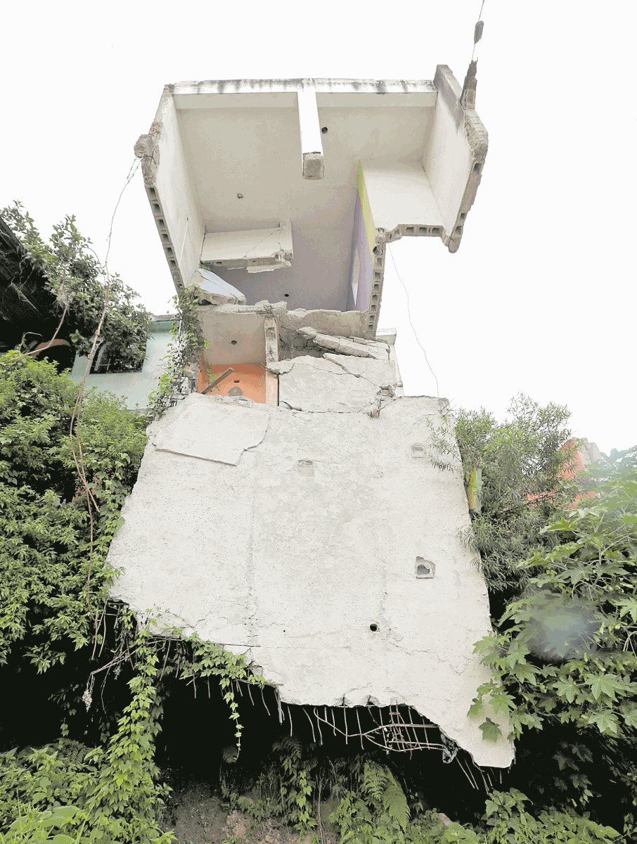 Vivienda abandonada, ubicada a la orilla del río Platanitos.(Prensa Libre: Érick Ávila)