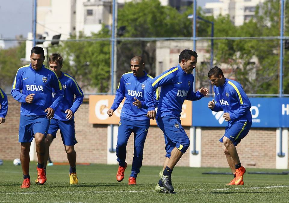 Carlos Tevez, durante el entrenamiento del equipo xeneize. (Foto Prensa Libre: Cortesía Boca Juniors)