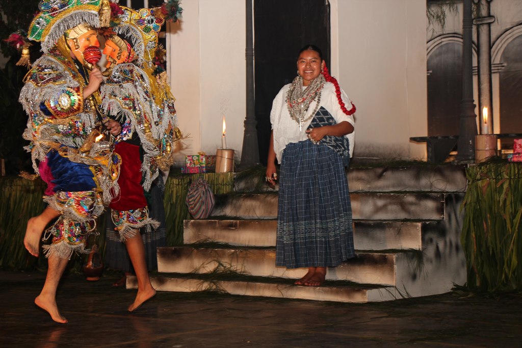 Angélica Concepción Cucul Choc es electa Rabín Cobán 2016-2017, en la ceremonia de apertura del 48 Festival Folclórico Nacional de Cobán, Alta Verapaz. (Foto Prensa Libre: Eduardo Sam Chun)