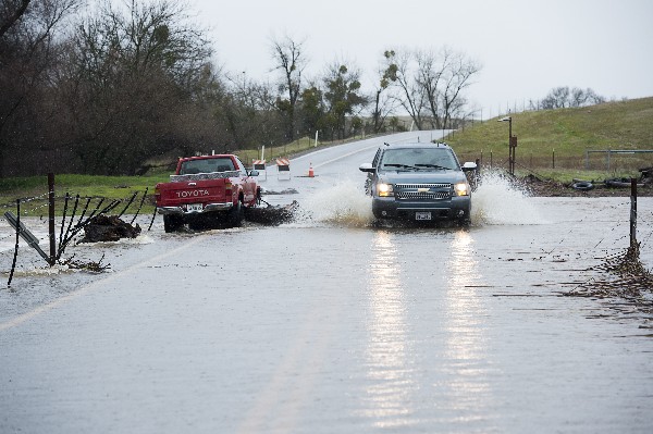 Un río sube de nivel por la tormenta que afecta el norte de California.(Foto Prensa Libre:AP).