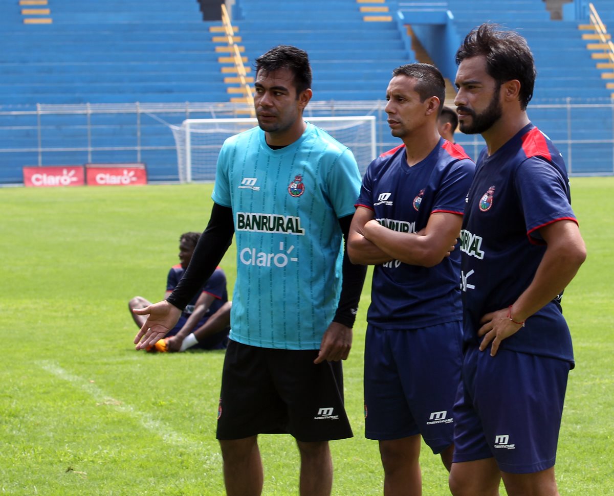 Paulo Motta, Claudio Albizuris y Carlos Ruiz, serán titulares mañana contra Comunicaciones. (Foto Prensa Libre: Edwin Fajardo)