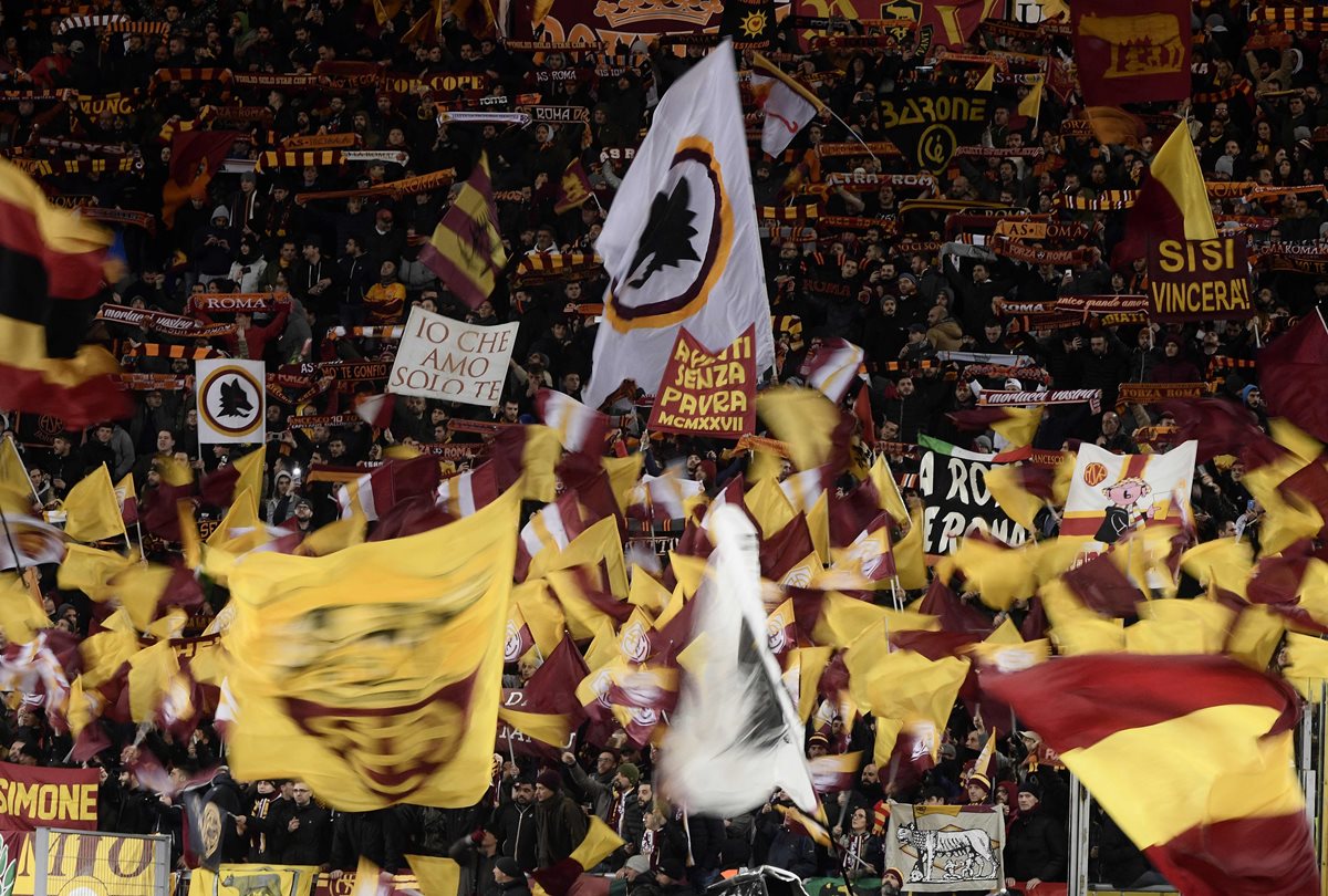 La afición de la Roma vivió la fiesta de la Liga de Campeones. (Foto Prensa Libre: AFP).