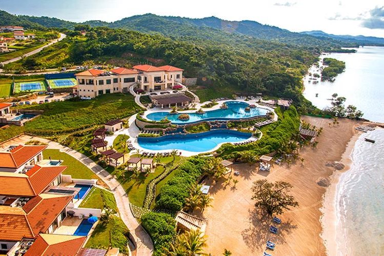 La casa de descanso en Roatán, Honduras, que fue un obsequio para Baldetti. (Foto Prensa Libre: PristineBay.com)