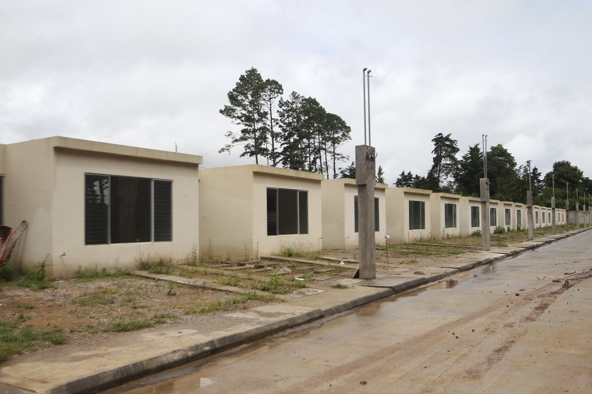 Un buen porcentaje de las remesas se destina para la construcción de vivienda, sobre todo en la provincia.  (Foto Prensa Libre; Hemeroteca) 