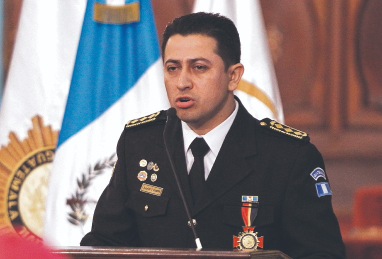 El exdirector de la PNC, Nery Ramos, durante una actividad en el Palacio Nacional de la Cultura. (Foto Prensa Libre: Hemeroteca PL)