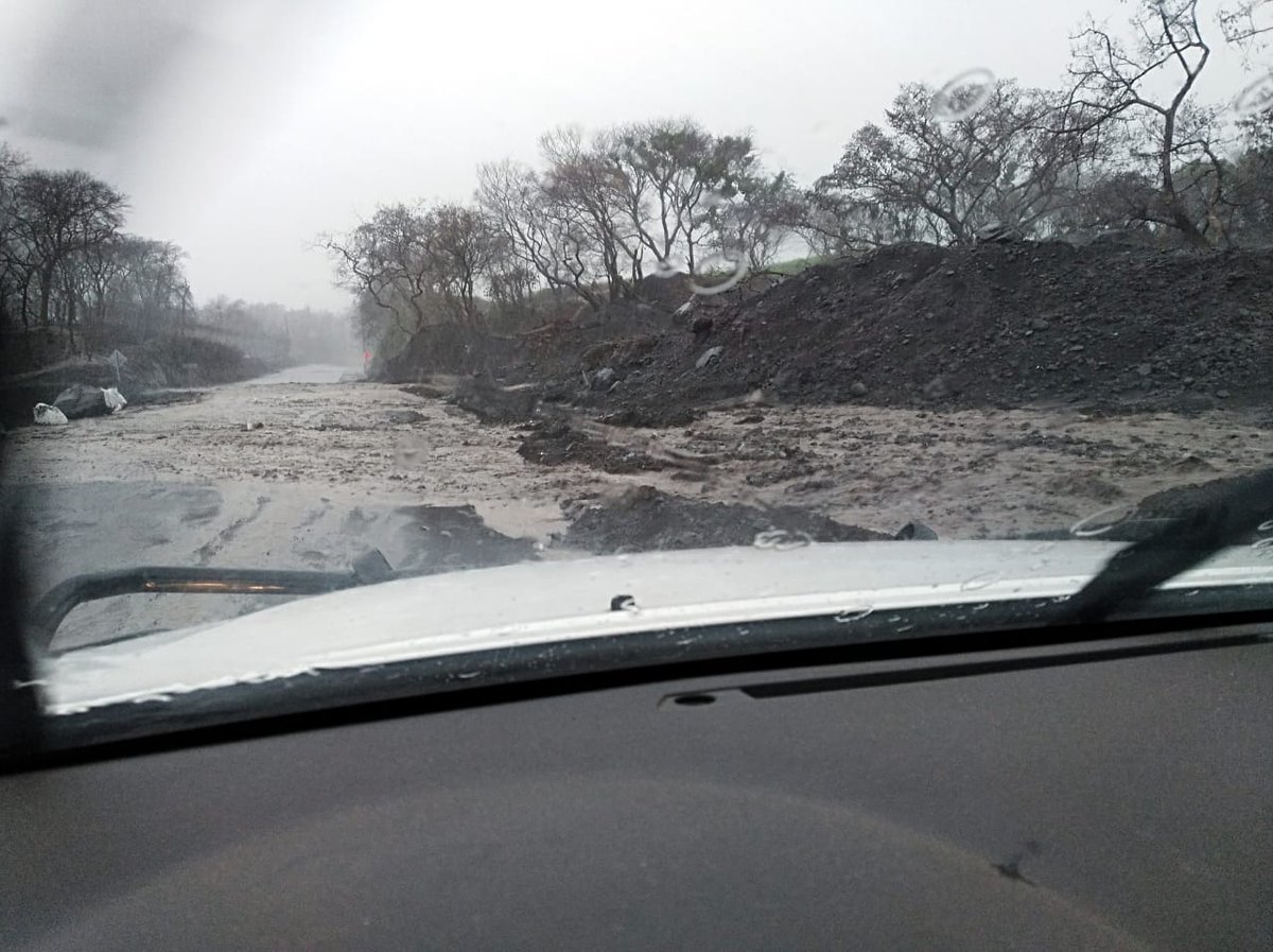 Lahar que descendió en el km 93 de la RN-14.(Foto Prensa Libre: Cortesía)