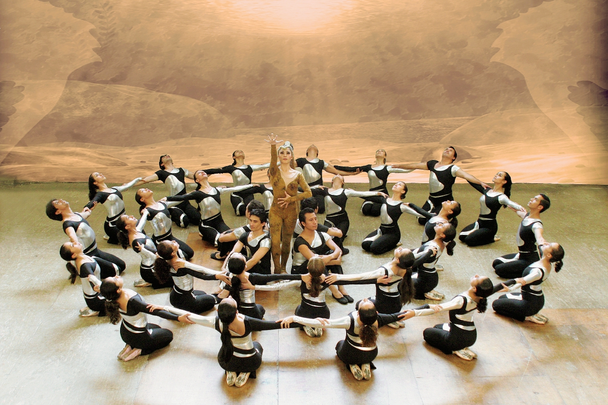 Escena de  "Carmina Burana" con integrantes del Ballet Nacional de Guatemala.  (Foto Prensa Libre: cortesía BNG)