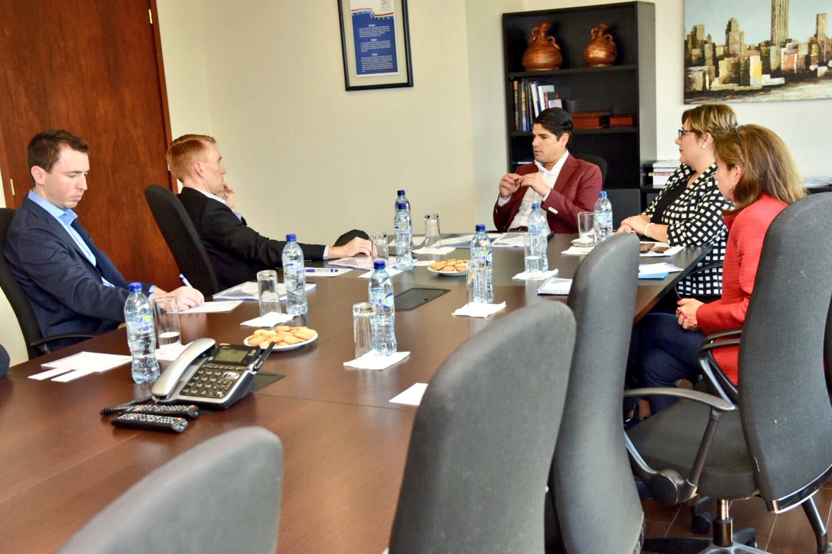 El senador James Lankford se reunión con empresarios de la Cámara Guatemalteco Americana (Amcham). (Foto Prensa Libre: Embajada EE. UU.)