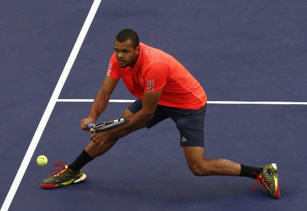 Tsonga en plena acción en Viena. (Foto Prensa Libre: EFE)