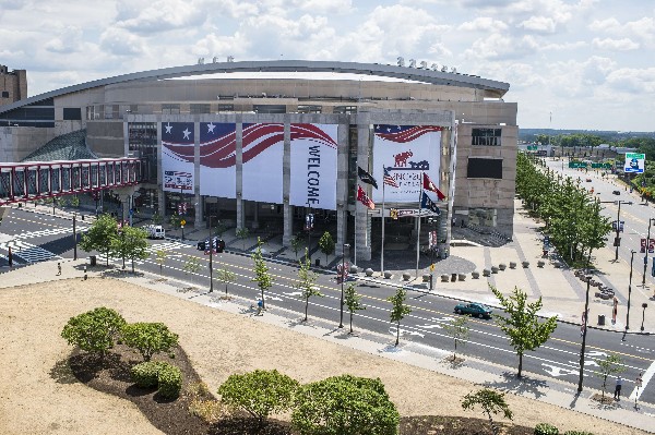 La Arena Quicken Loans está decorada para la Convención Nacional Republicana. (Foto Prensa Libre:AFP).