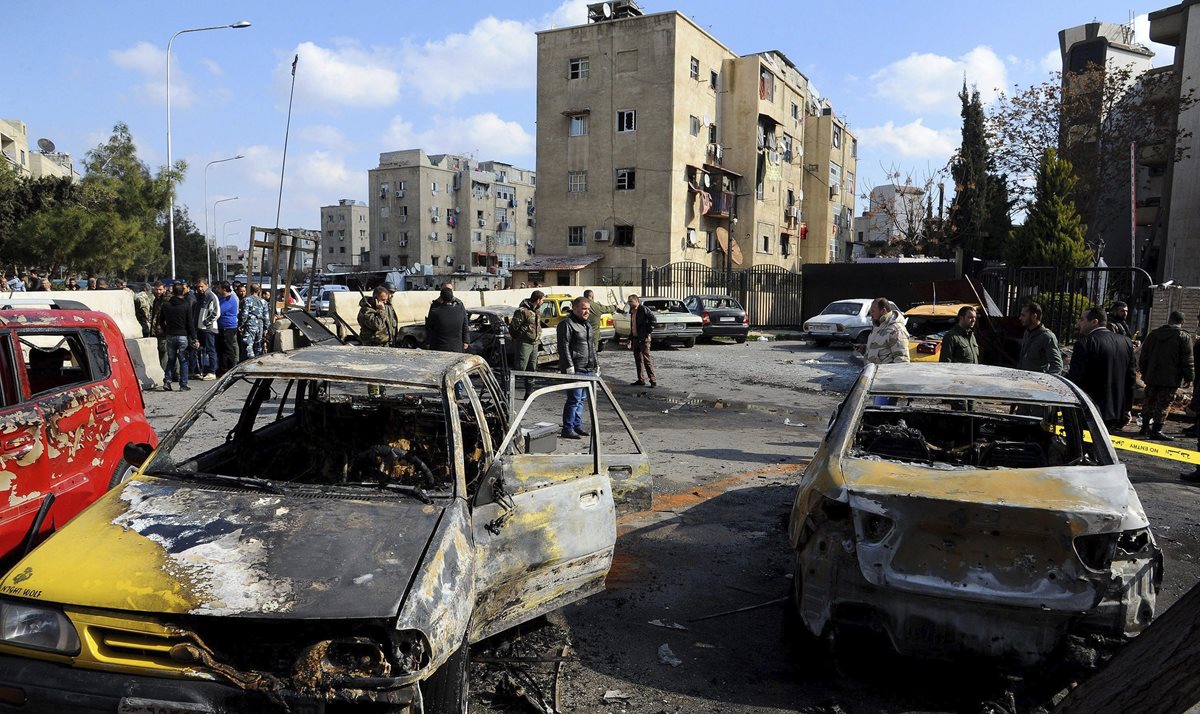 Los ataques aéreos han causado devastación en Siria. (Foto Prensa Libre: EFE)