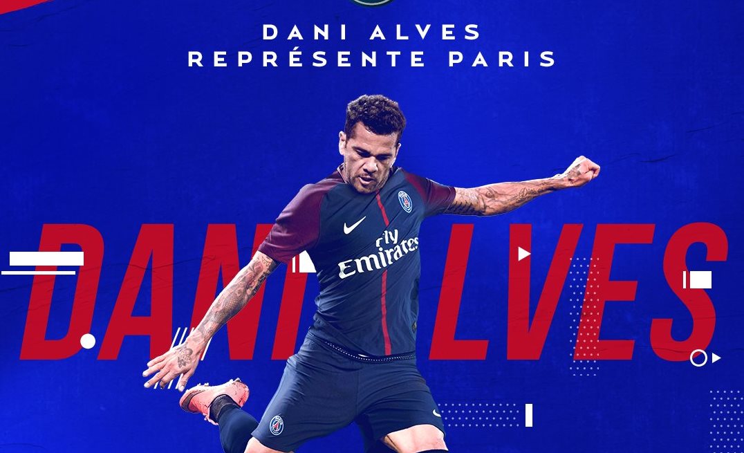 Dani Alves llega al PSG procedente de la Juventus. (Foto Prensa Libre: cortesía Twitter @PSG_Inside)