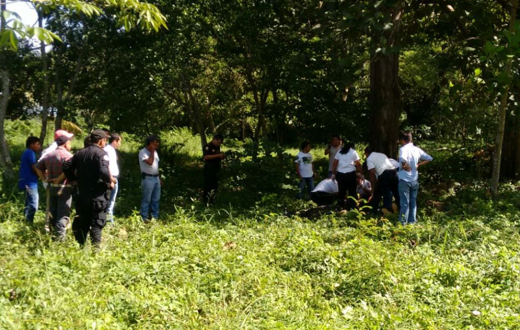 Lugar donde fue herido de bala Claudio Raymundo Nufio, en Santa Elena, Flores, Petén. (Foto Prensa Libre: Manuel Romero).