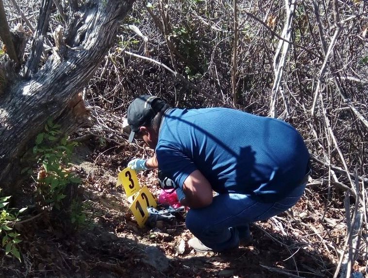 El hallazgo lo hizo un grupo de campesinos que se dirigían a trabajar. (Foto Prensa Libre: Mario Morales)