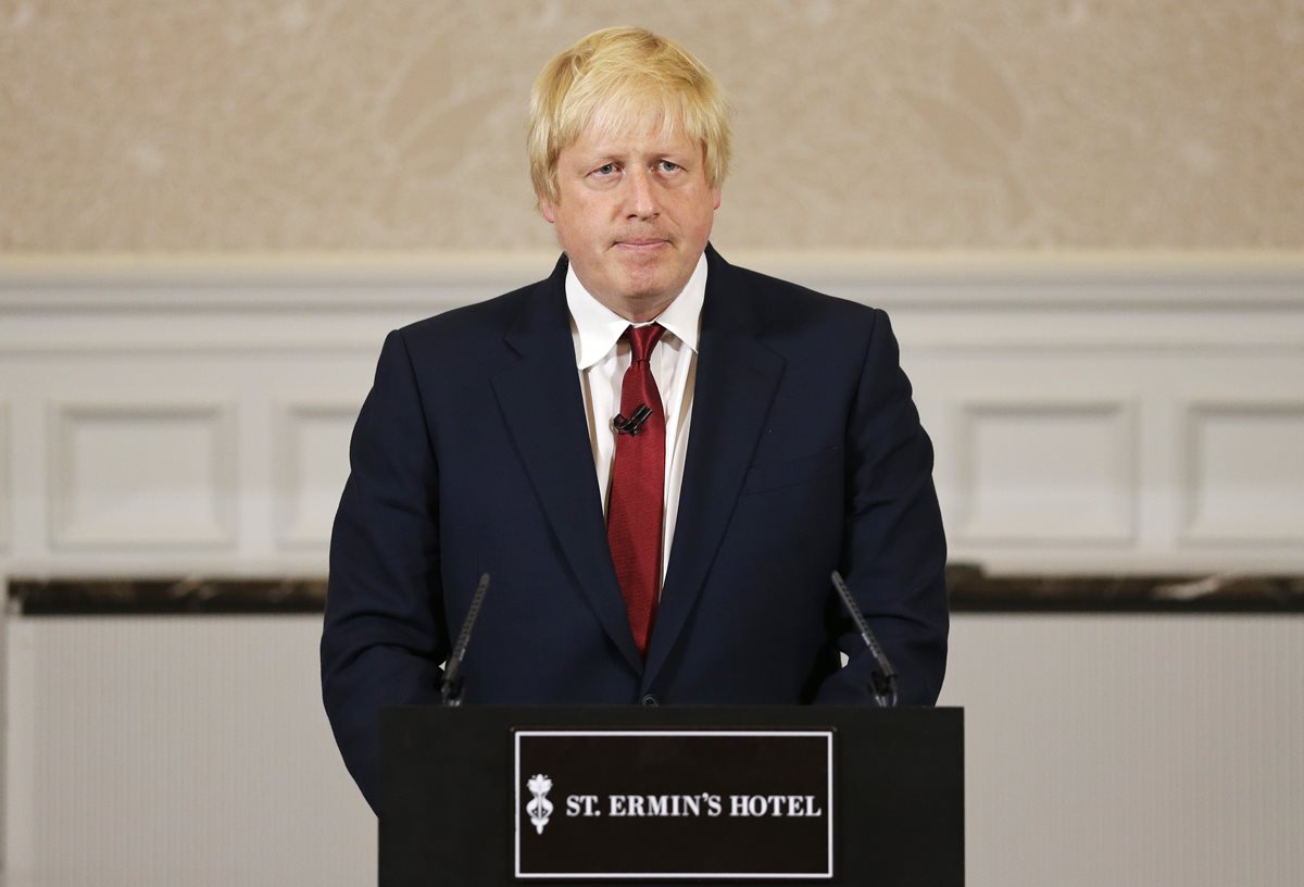 Boris Johnson al momento que anunció su declinación a suceder a David Cameron como primer ministro del Reino Unido. (Foto Prensa Libre: AP).