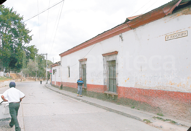 La avenida Juan Chapín rodea una parte del Cerro del Carmen. Su nombre se debe al personaje creado por José Milla. (Foto: Hemeroteca PL)