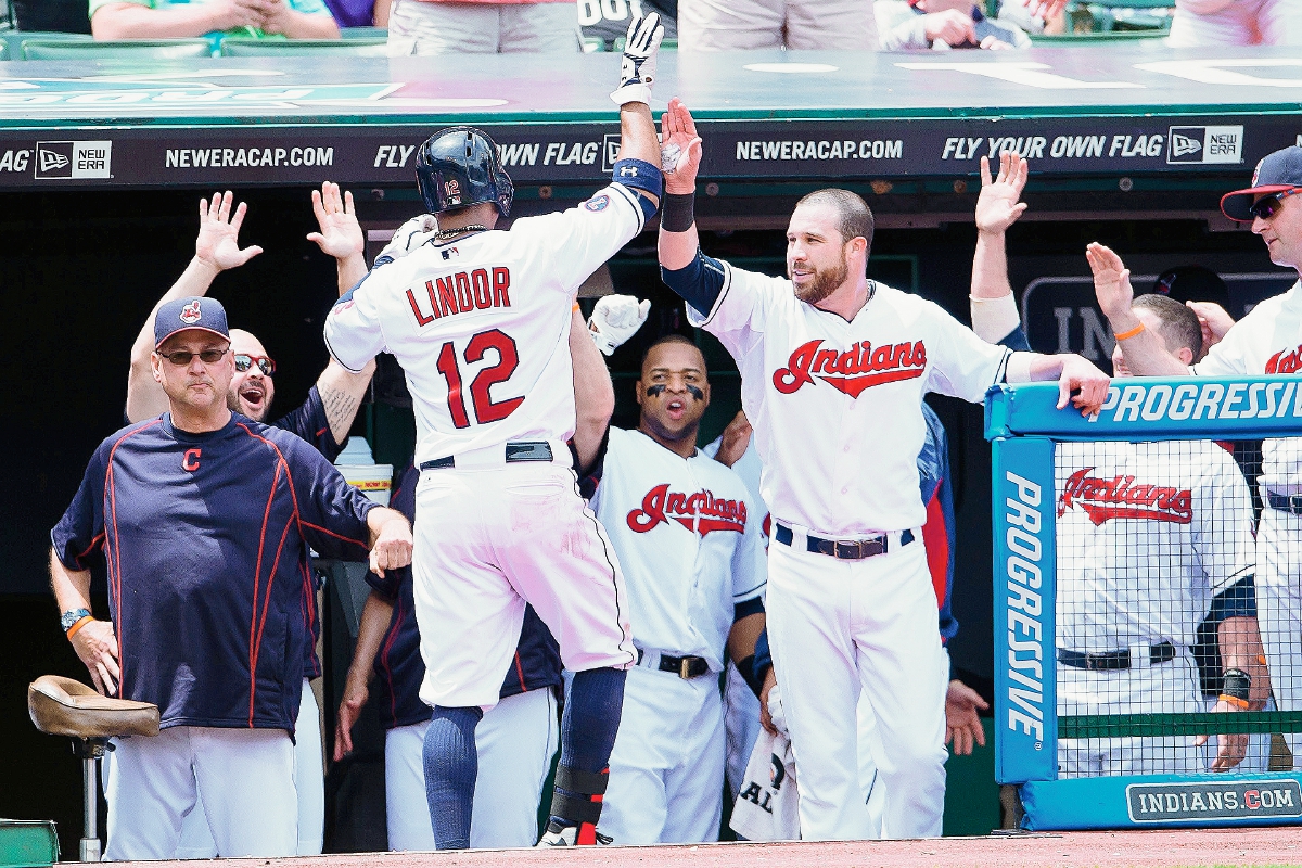 Indios de Cleveland ganaron su primer partido como locales contra los Tigres de Detroit por 8-2. (Foto Prensa Libre: AFP)