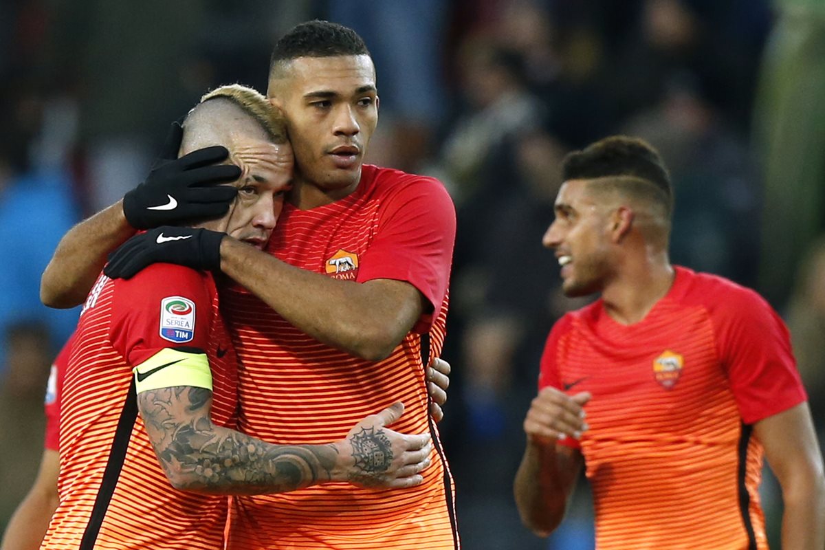 Radja Nainggolan consiguió el gol del triunfo de la Roma. (Foto Prensa Libre: AFP)