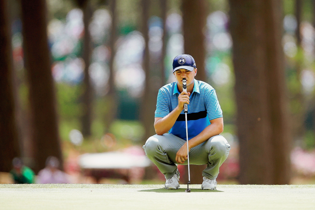 El estadounidense Jordan Spieth fue la sorpresa de la jornada al golpear 74 y quedar 8 bajo el par en la primera ronda del Masters de Augusta. (Foto Prensa Libre: AFP)