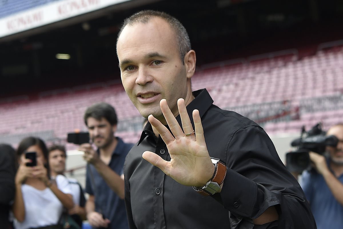 Andrés Iniesta es uno de los jugadores más emblemáticos de la historia del futbol español. (Foto Prensa Libre: AFP)