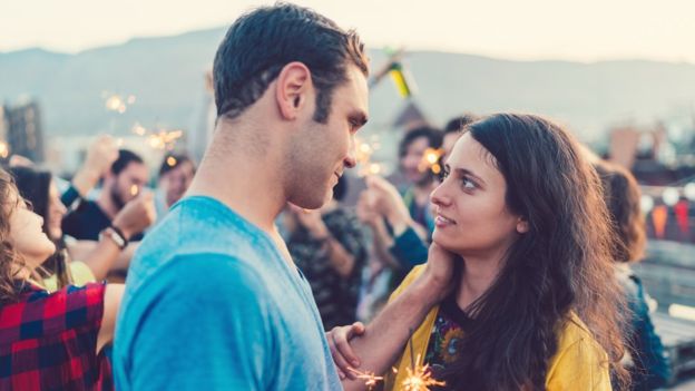 En el caso de las parejas donde el amor perdura puede ser un truco que nos juega la memoria, dicen los investigadores. GETTY IMAGES