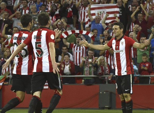 Así festejaron los jugadores del Athletic, la goleada ante el Barcelona. (Foto Prensa Libre: EFE)