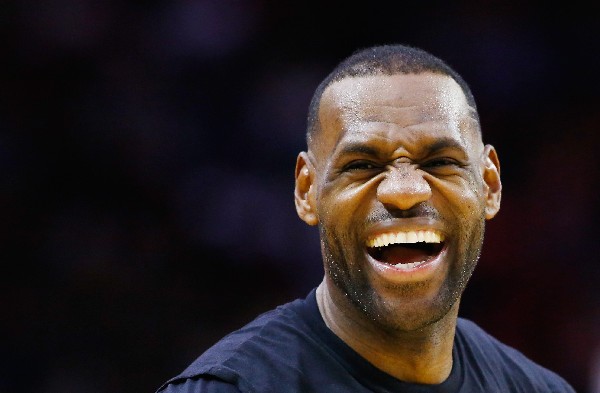 LeBron James encabeza la lista de jugadores que podrían estar en los Juegos Olímpicos con la Selección de Estados Unidos. (Foto Prensa Libre: AFP)