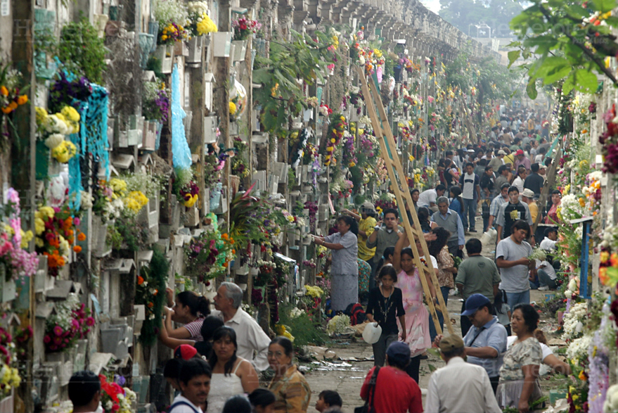 Las tradiciones de noviembre aún son puestas en práctica por los guatemaltecos. (Foto: Hemeroteca PL)