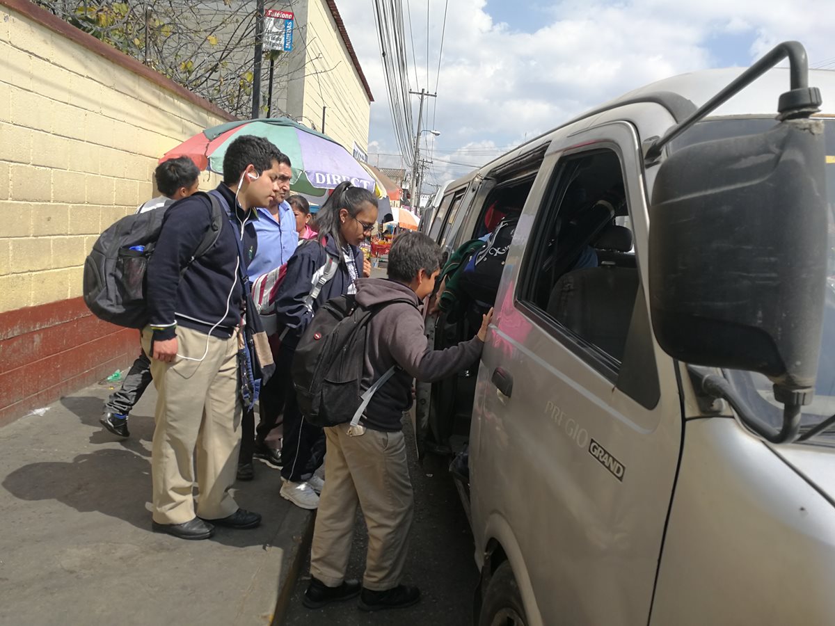 Varios pilotos de transporte urbano cambian de oficio cada año porque peligraba su vida. (Foto Prensa Libre: Fred Rivera)