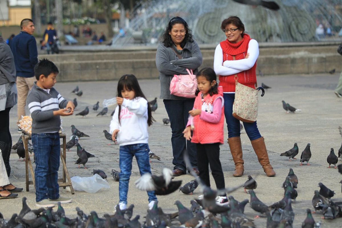 Sábado empezó con frío y llovizna pero en el resto de la mañana mejorará el clima, según el Insivumeh. (Foto, Prensa Libre: Esbin García)