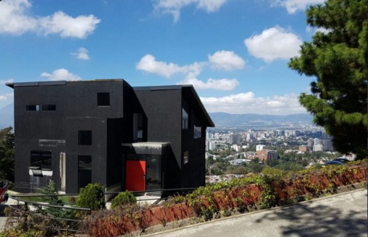 Una residencia, ubicada en Vistas del Ángel, Santa Catarina Pinula, pasaría al Estado.