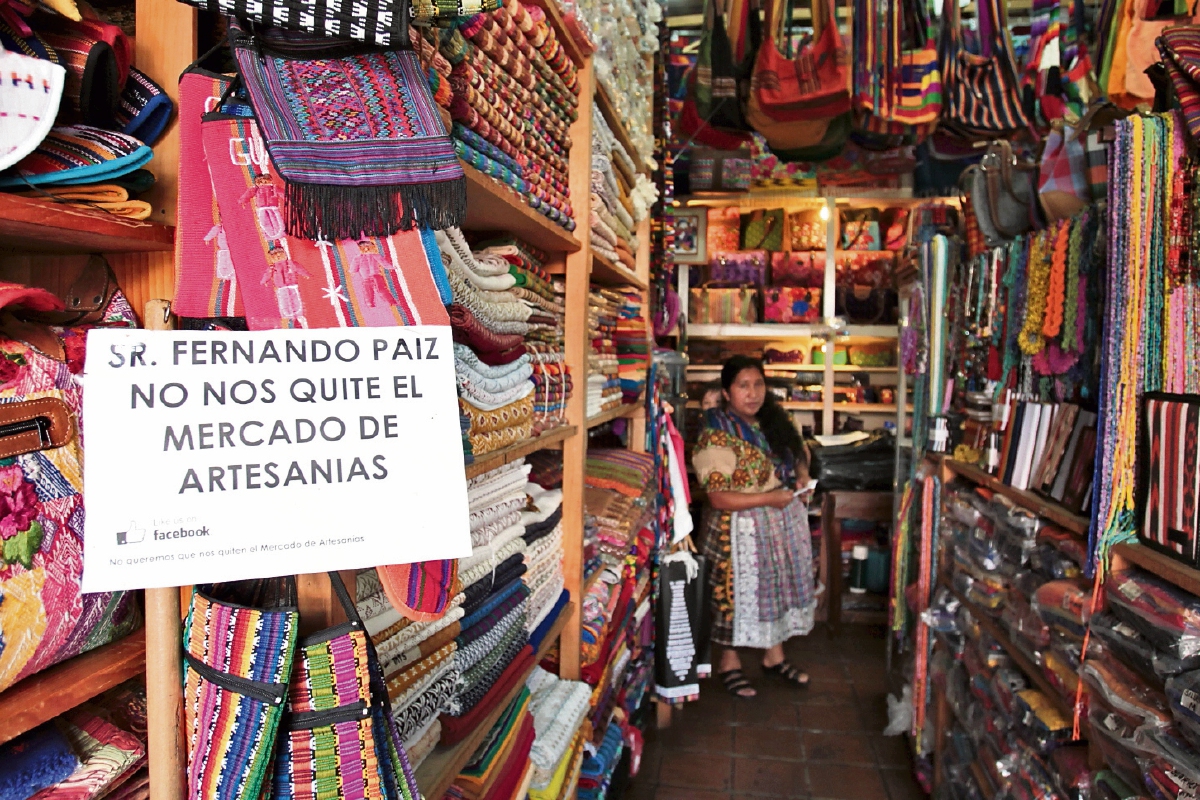 Inquilinos del Mercado Nacional de Artesanías piden no ser desalojados del lugar donde durante 41 años han trabajado y que tampoco les sea arrebatado el terreno.