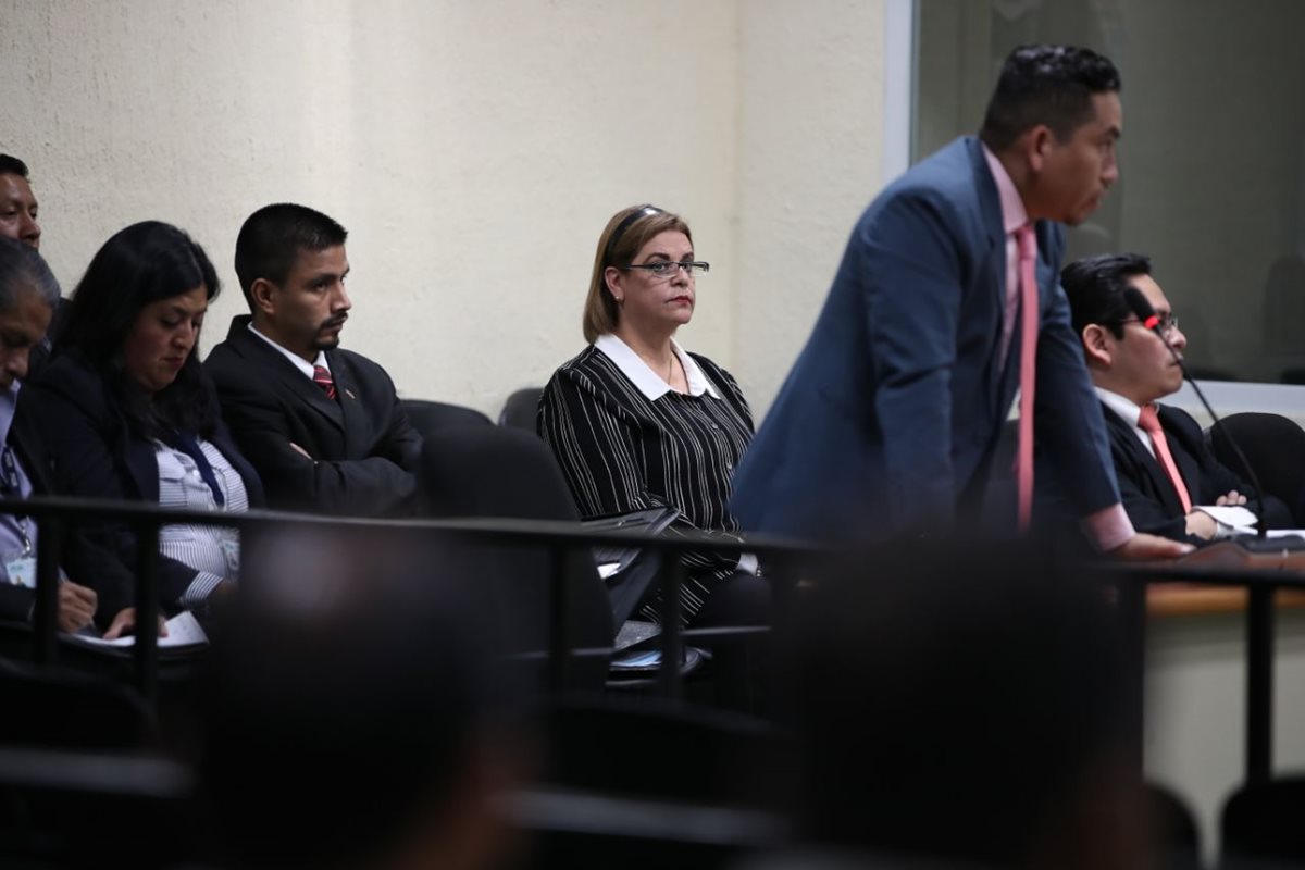 Juez resolvió este jueves que Anahí Keller deberá enfrentar juicio por cinco delitos en caso Hogar Seguro Virgen de la Asunción. (Foto Prensa Libre: Paulo Raquec)