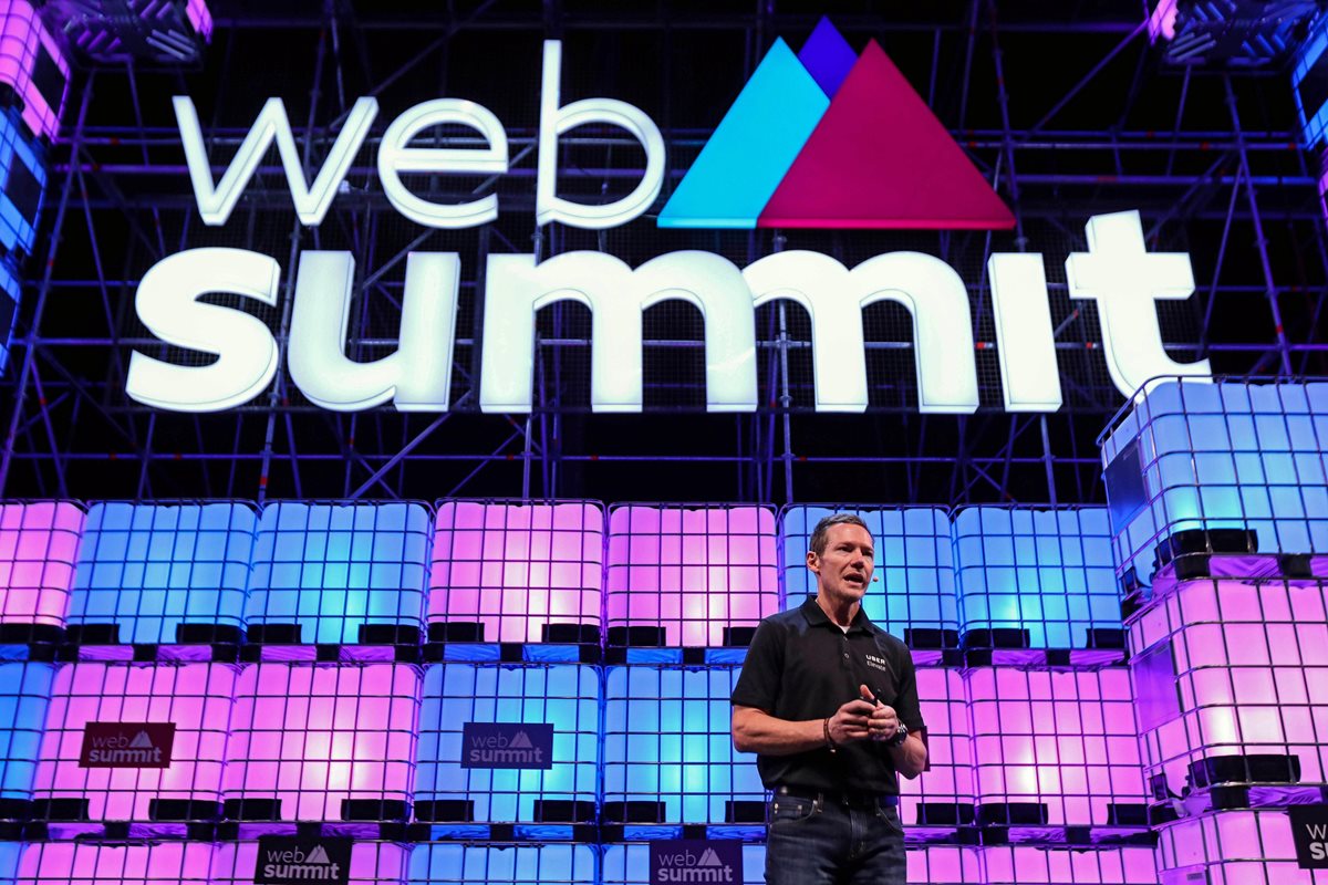 El director de productos de Uber, Jeff Holden, participó en la séptima edición de la Web Summit que se celebró en Lisboa, Portugal. (Foto Prensa Libre: EFE)