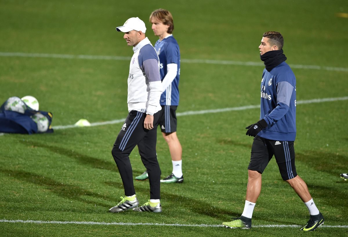 El Real Madrid entrenó este martes de cara al partido del jueves contra el América de México en el Mundial de Clubes. (Foto Prensa Libre: AFP)