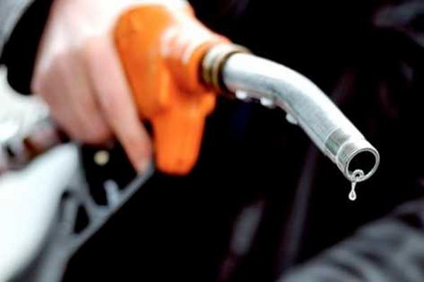 Baja en precio de combustibles motivó caída del contrabando, según el MEM. (Foto. Prensa Libre: tomada de internet).