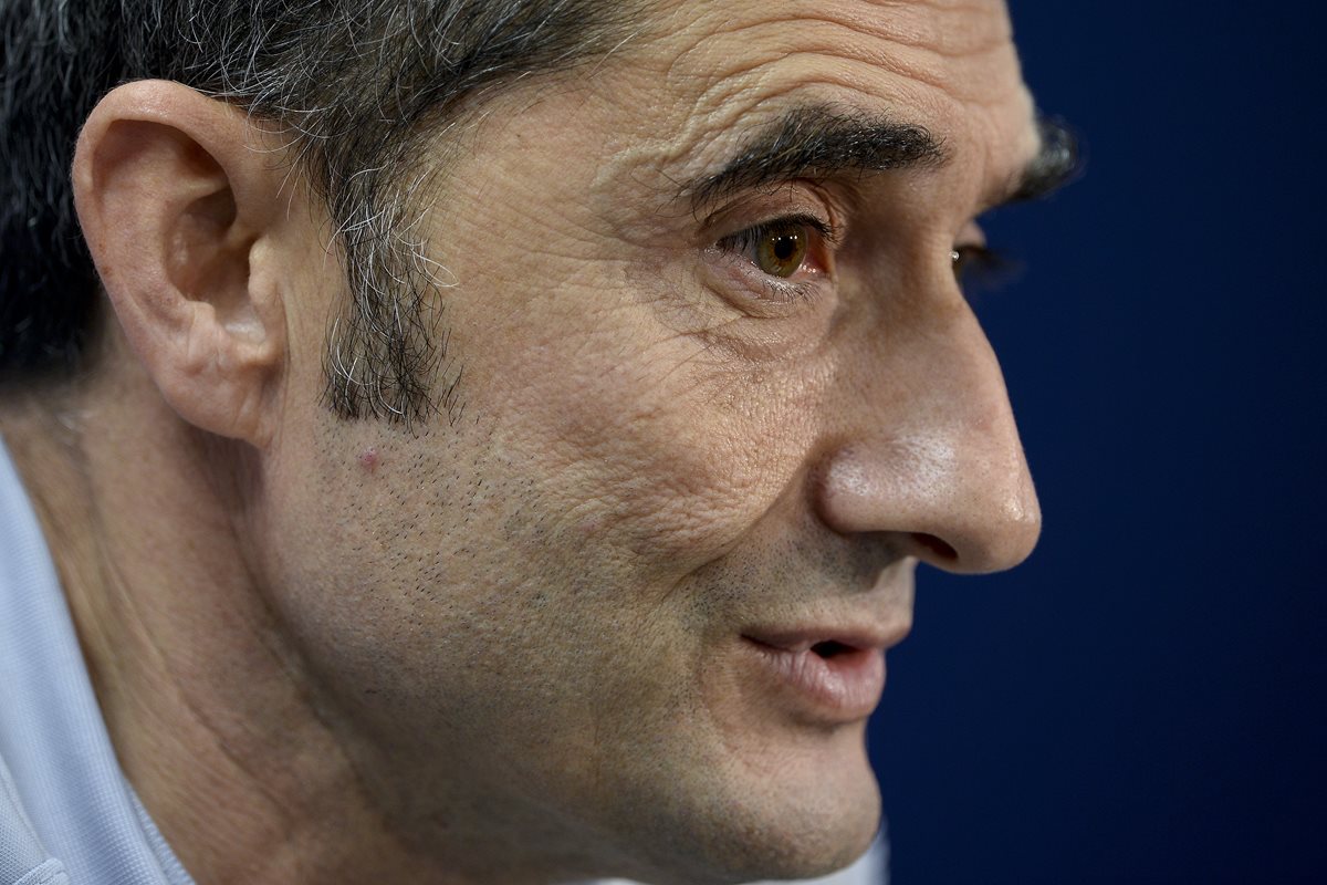 "Es algo extraño, es como si la final de 'Champions' se jugara en Rio de Janeiro o en Buenos Aires aseguró Ernesto Valverde. (Foto Prensa Libre: AFP)