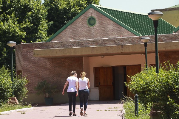 Varios alumnos del Instituto Antonio Próvolo fueron aparentemente violados por dos curas católicos.(Foto Prensa Libre: AP).