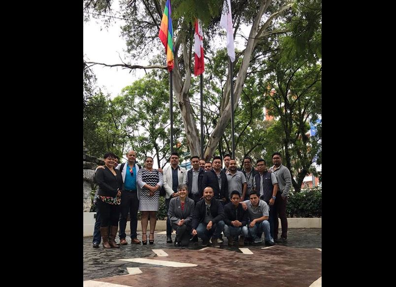 Bandera gay en la plaza Canadá, en la avenida Las Américas. (Foto Prensa Libre: Embajada de Canadá en Guatemala).